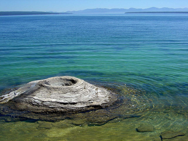 Thermal Lake - Yellowstone - Atlas Obscura Blog